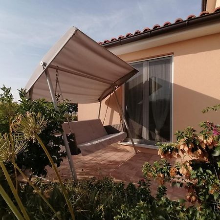 Vila Dubravka - Schoen Und Komfortabel Inmitten Von Olivenbaeumen Und Weinbergen Mit Whirlpool Valtura Exteriör bild