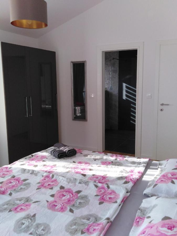 Vila Dubravka - Schoen Und Komfortabel Inmitten Von Olivenbaeumen Und Weinbergen Mit Whirlpool Valtura Exteriör bild