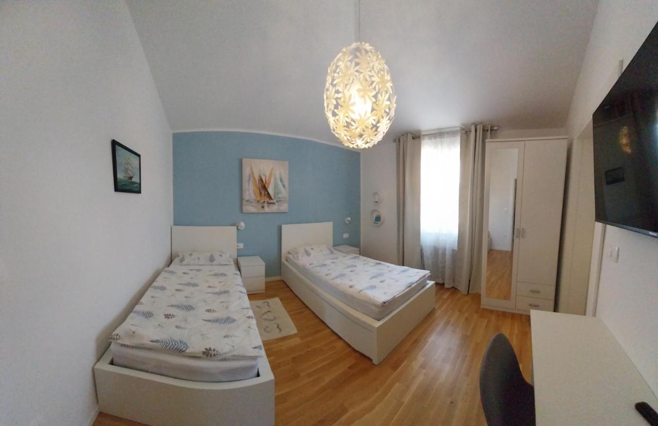 Vila Dubravka - Schoen Und Komfortabel Inmitten Von Olivenbaeumen Und Weinbergen Mit Whirlpool Valtura Exteriör bild